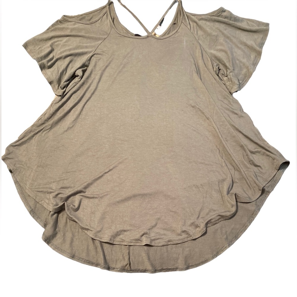 Miracle Berry flowy cold shoulder, high-low top with flutter sleeves size L/XL